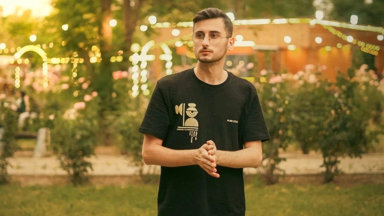 Muž v tričku